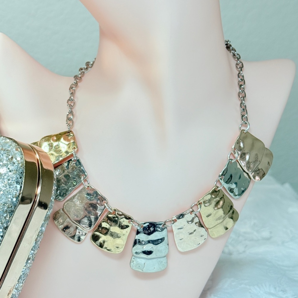 ⚜️ Elegant Gold, Silver, and Bronze Necklace - Picture 3 of 6